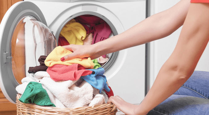 Nguyên nhân và cách khắc phục máy giặt quần áo không sạch