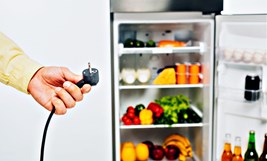 Tủ lạnh báo lỗi có nên rút điện không?